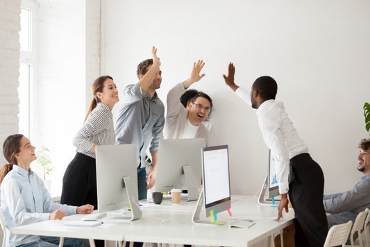75 Ways to Acknowledge People Around You & Make Them Feel Valued